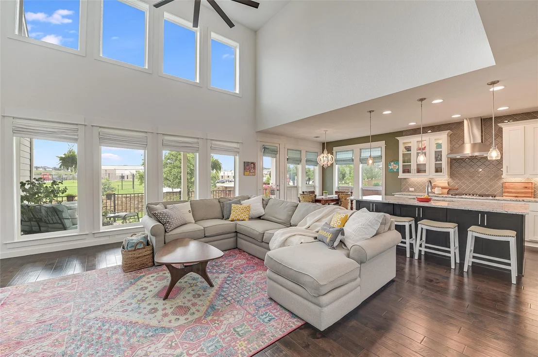 Photo of 912 Hornsby HOLW