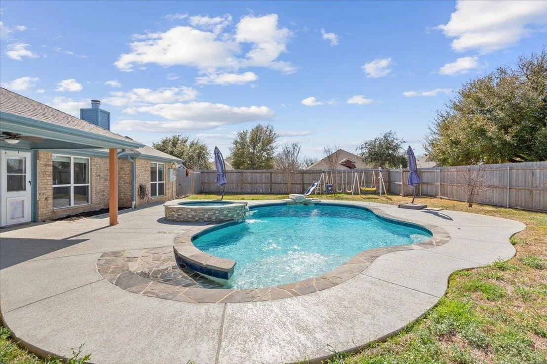 Photo of 5128 Duke DR