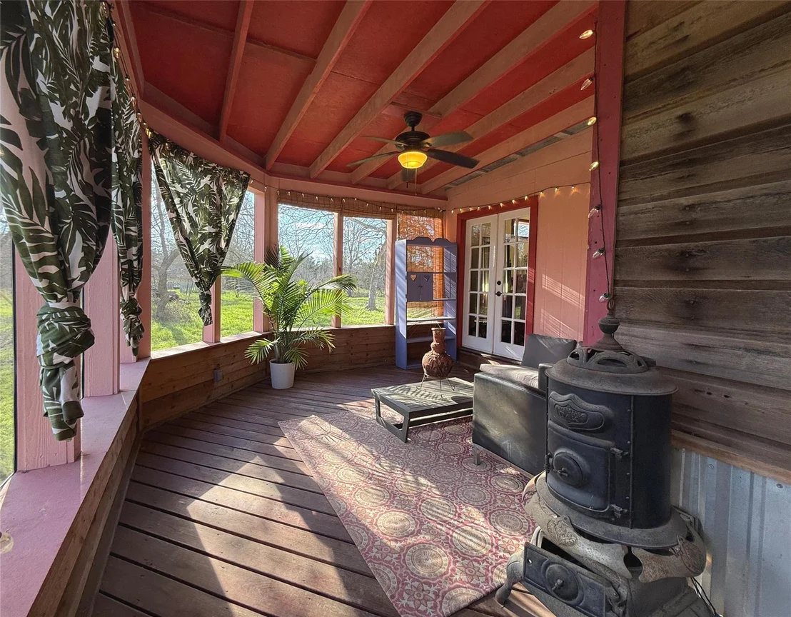 Photo of 1153 Skyline RD