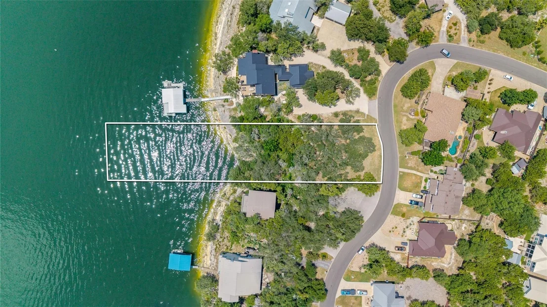 Photo of 18401 Lakepoint CIR