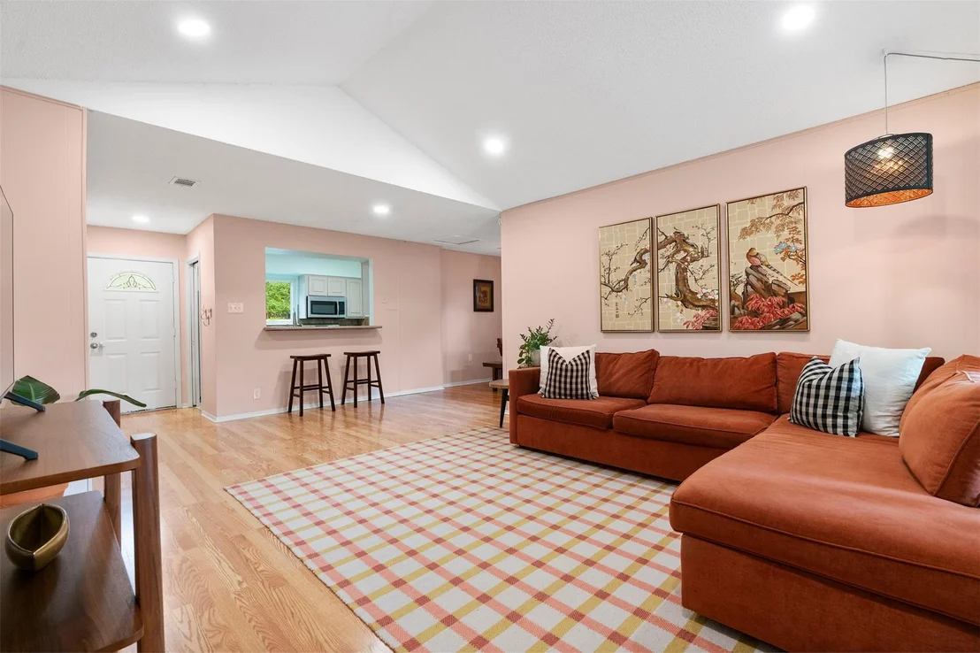 Photo of 6411 King George DR