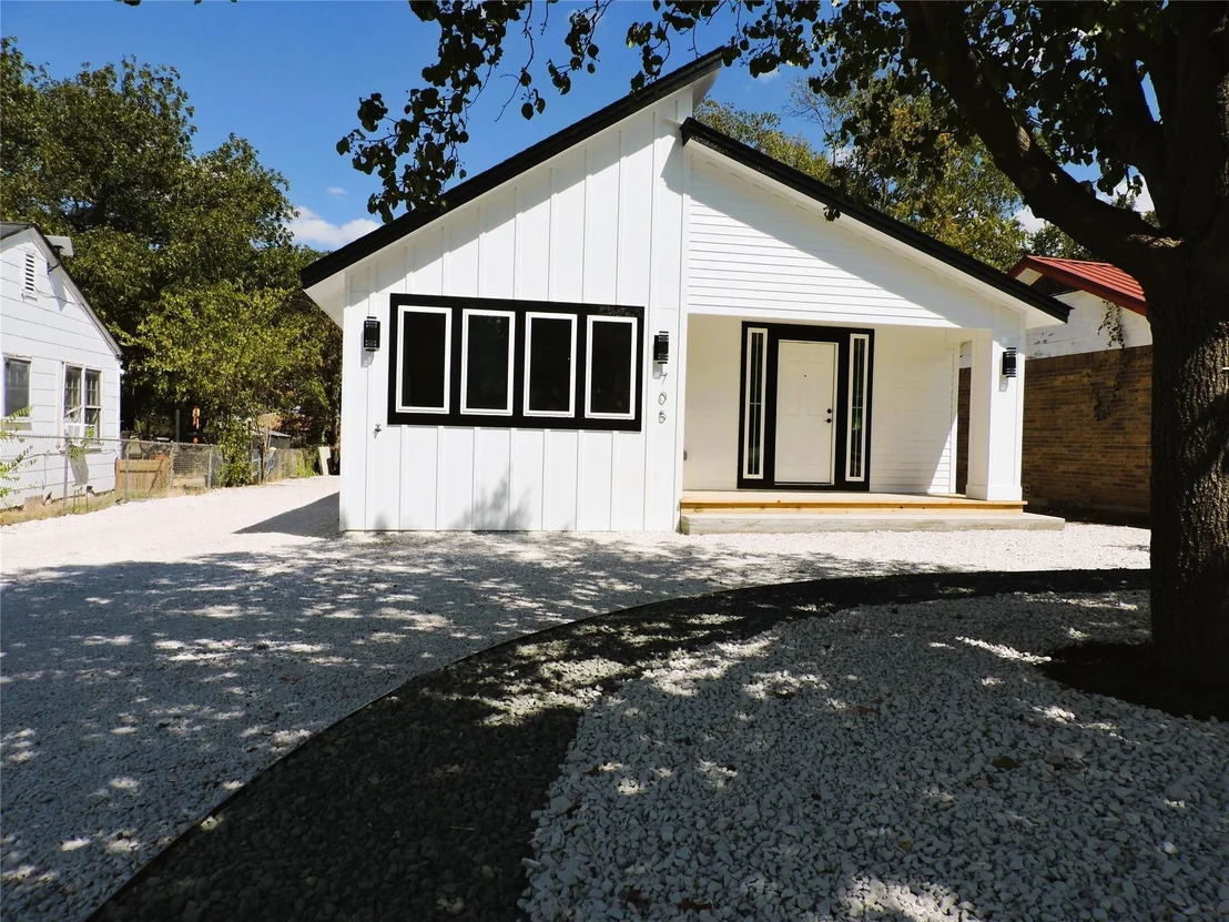 Photo of 705 E Highway 82