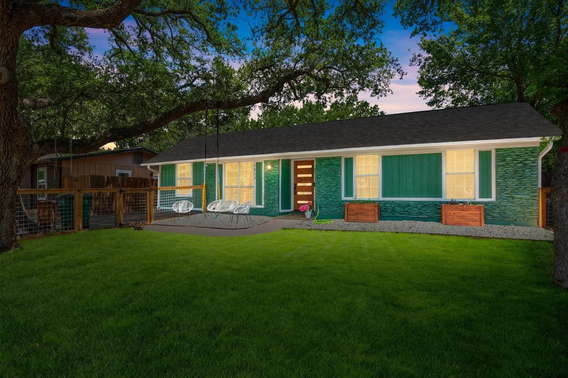 Photo of 1804 Fair Oaks DR