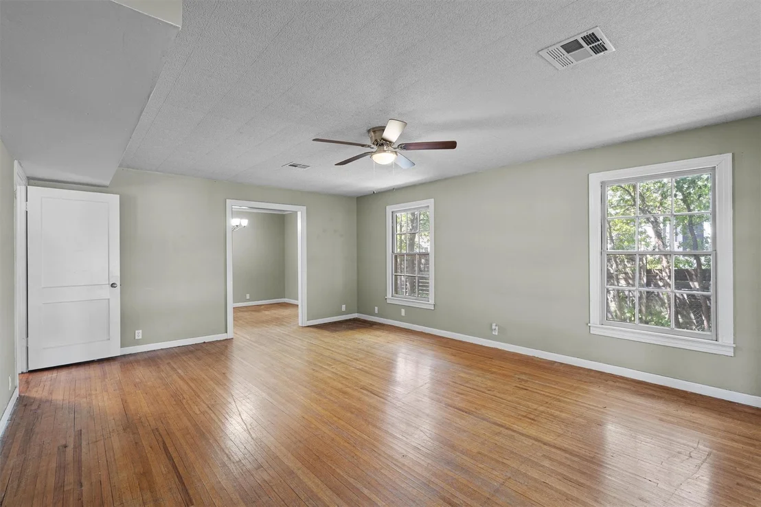 Photo of 1121 Lexington ST