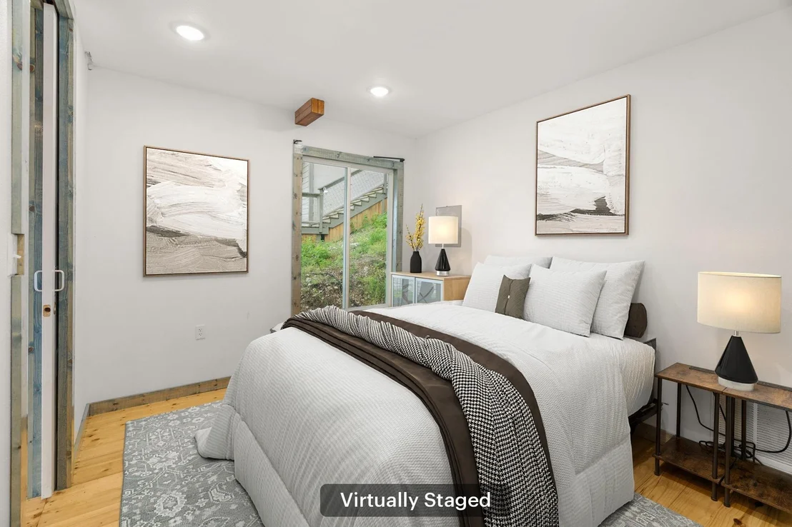 Photo of 10104 Vassar RD