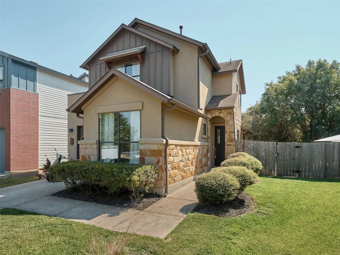 Photo of 1121 Blair WAY
