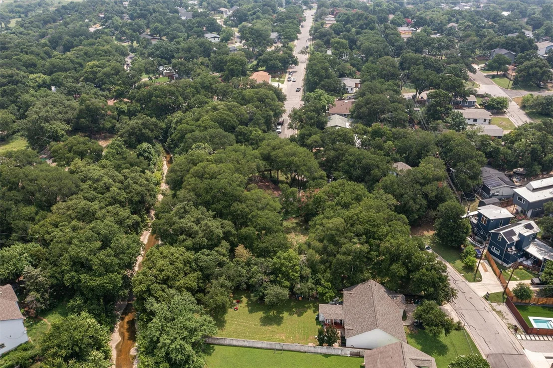 Photo of 4100 Leslie Ave