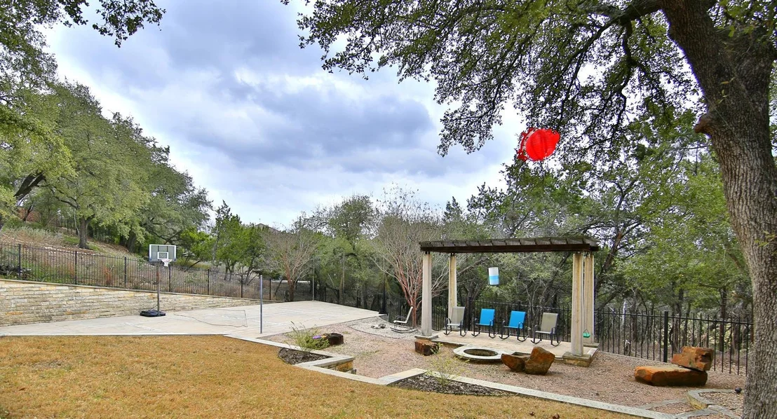 Photo of 9003 Bluegrass DR
