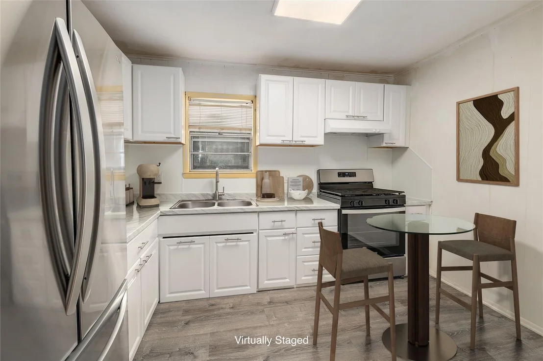 Photo of 4701 Leslie Ave