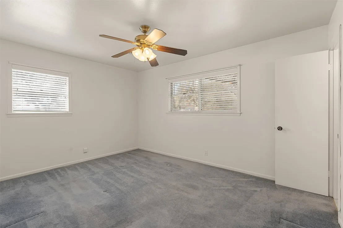 Photo of 305 Shannon LN