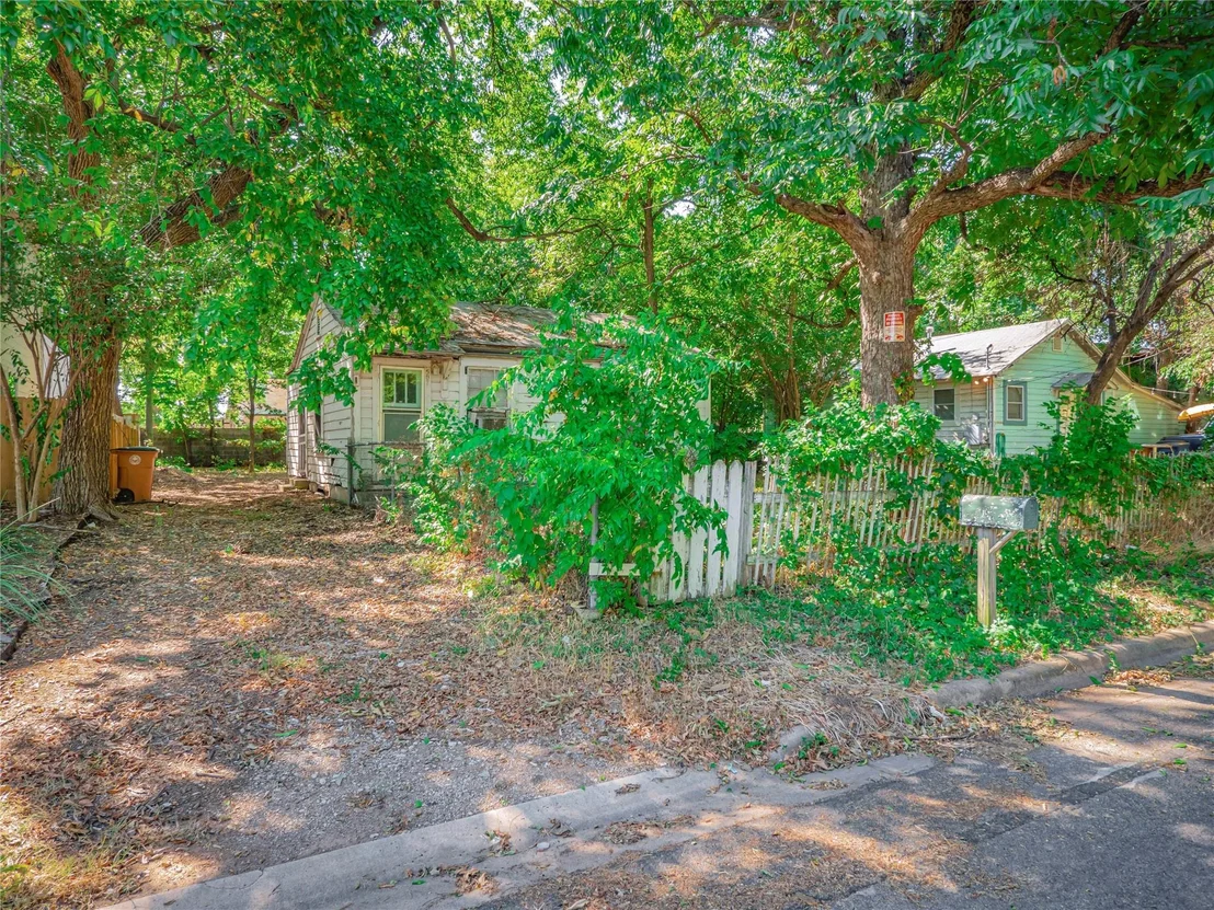 Photo of 505 & 507 Vermont RD