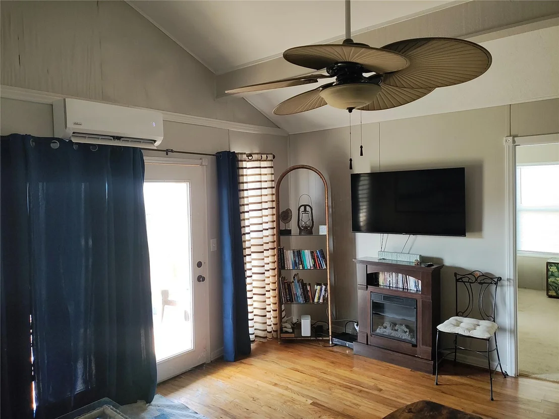 Photo of 415 Seashell DR