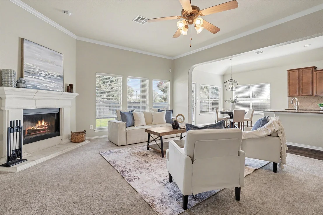 Photo of 903 Madrone DR