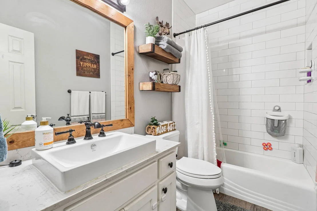 Photo of 241 Laura LN