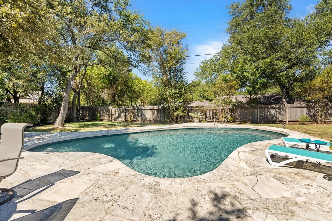 Photo of 8808 Point West DR