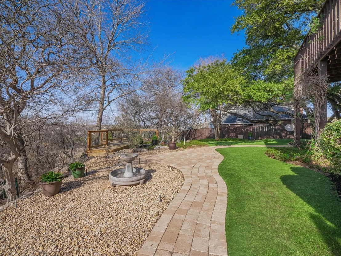 Photo of 302 S Ridge CIR