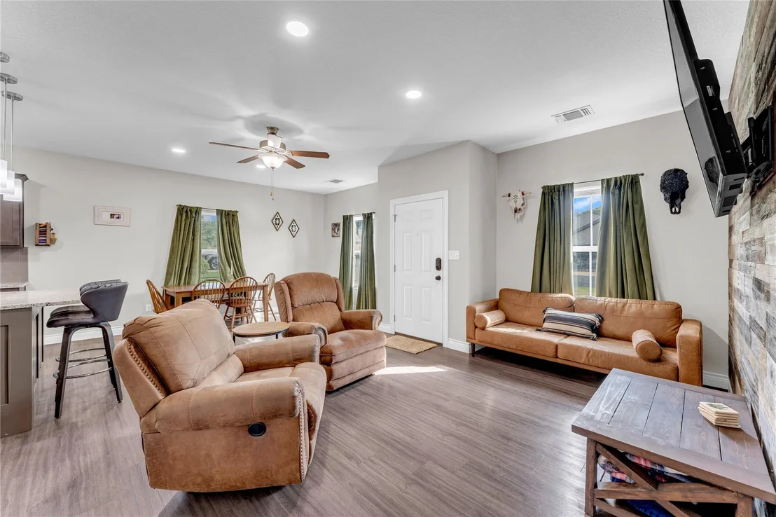 Photo of 102 Fox CIR