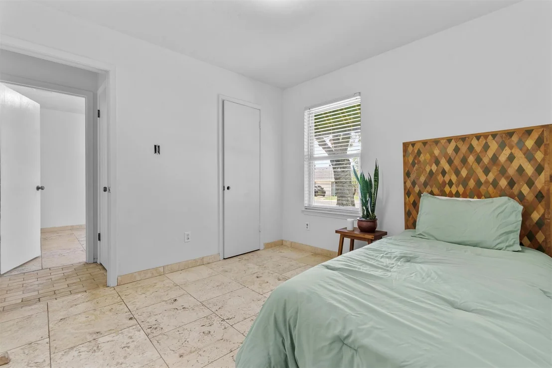 Photo of 1305 Doonesbury DR