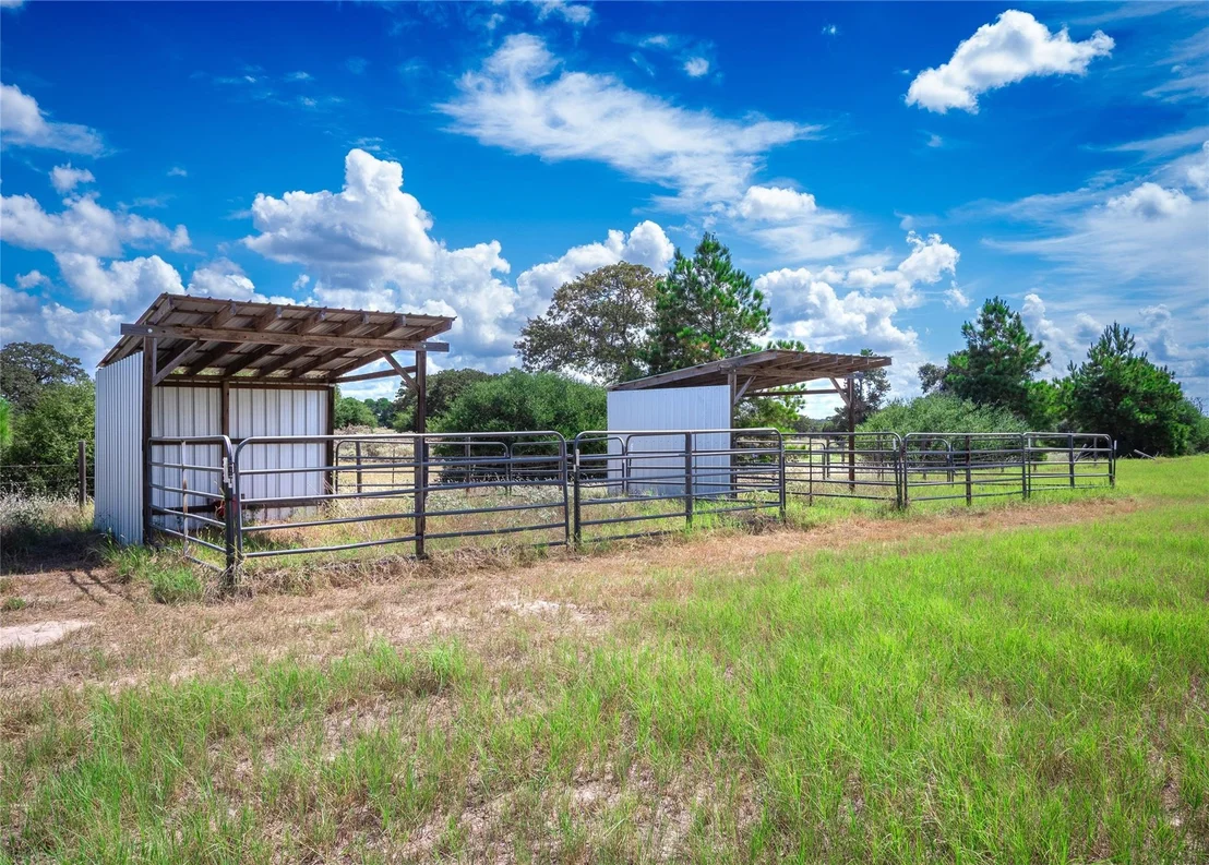 Photo of 245 Country LN