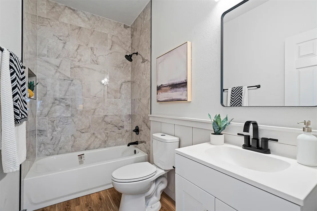 Photo of 419 Bentwood DR
