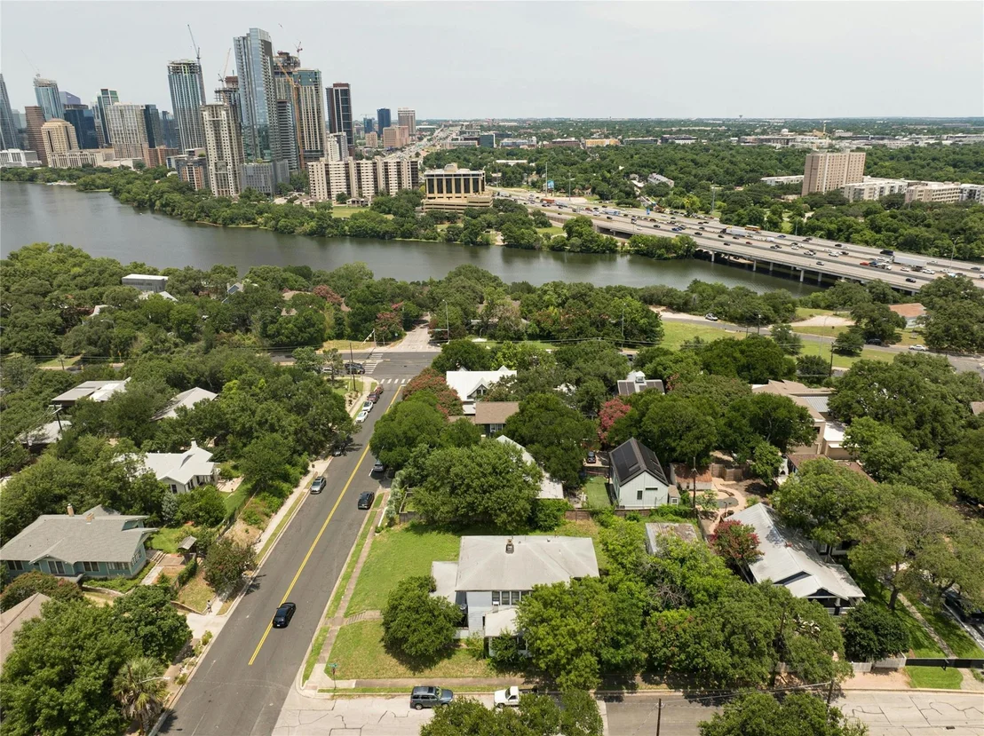 Photo of 1109 Travis Height BLVD