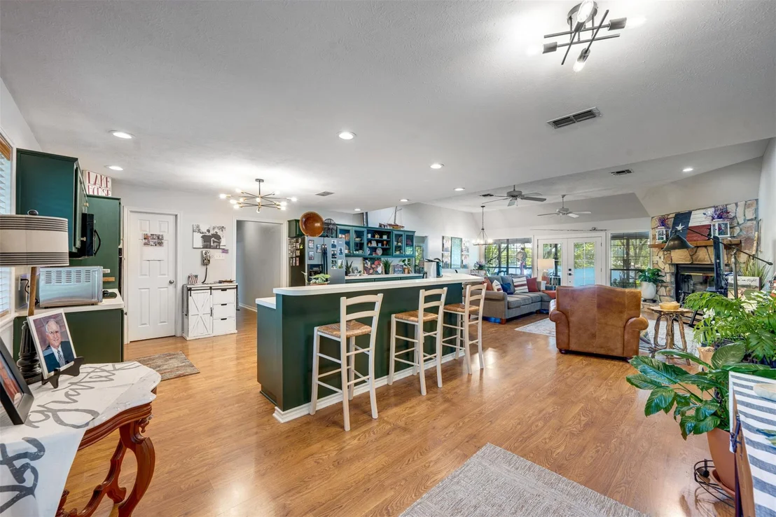 Photo of 23258 Edgewater DR