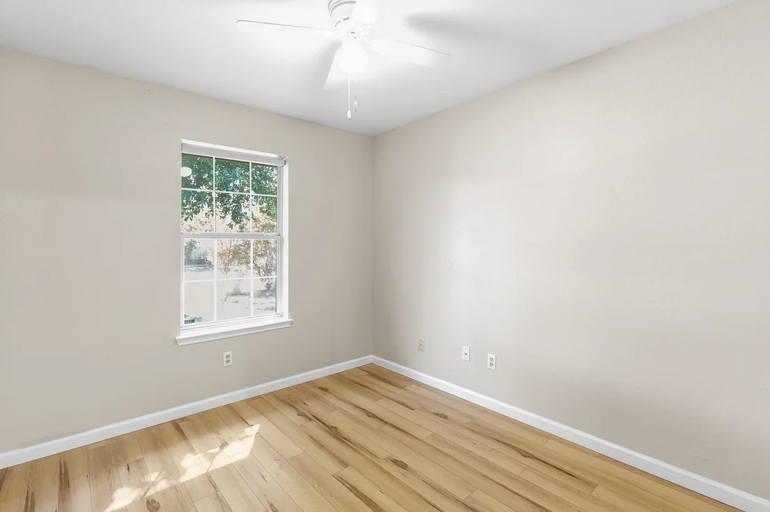 Photo of 605 Clear Spring LN