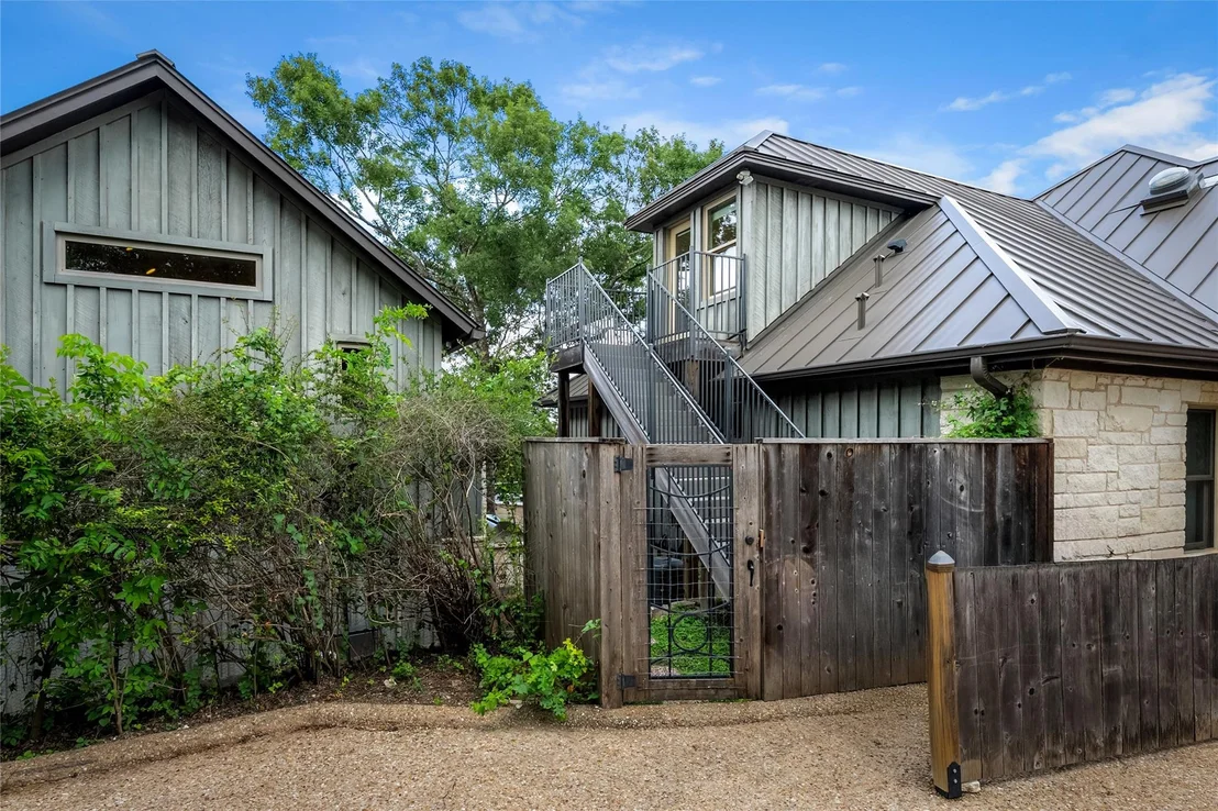 Photo of 5 Clarendon LN