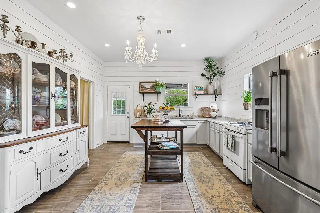 Photo of 372 Old Lockhart RD