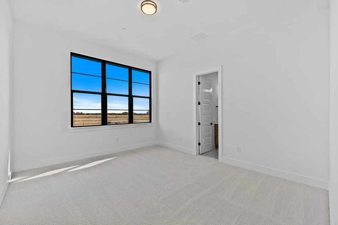Photo of 2429 Lineage LN