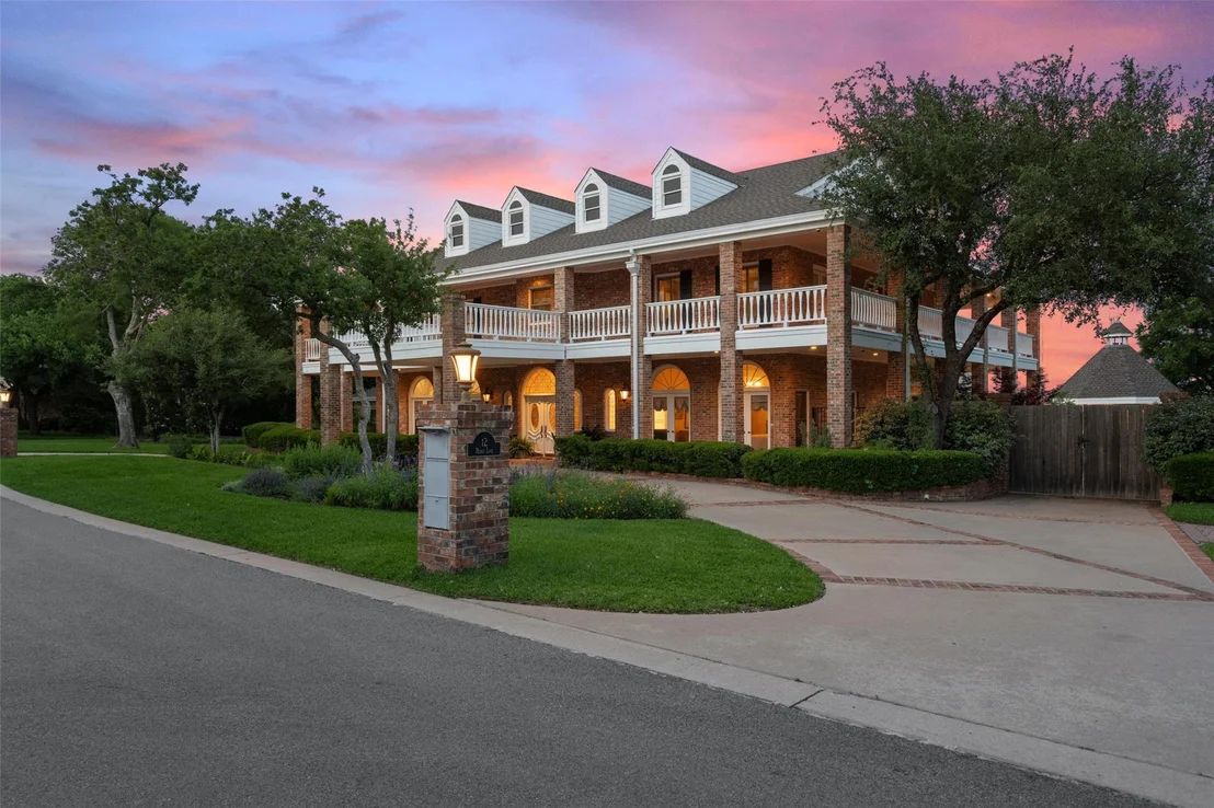 Photo of 12 Hedge LN