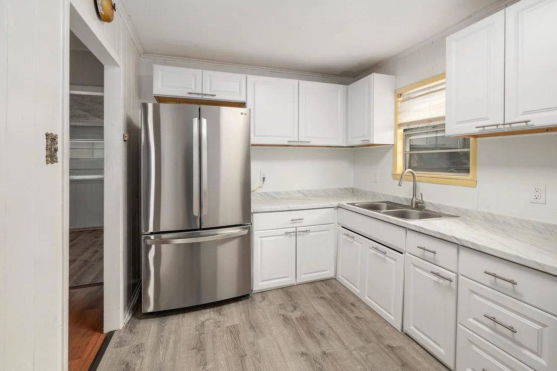 Photo of 4701 Leslie Ave