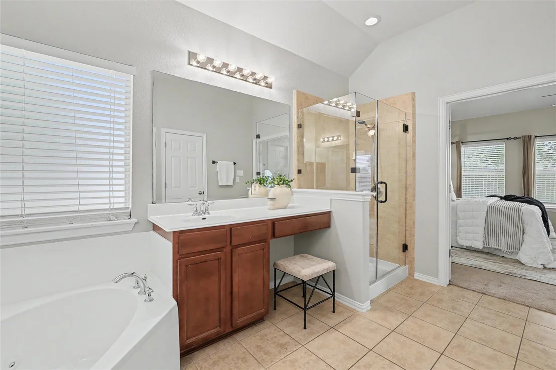 Photo of 903 Madrone DR