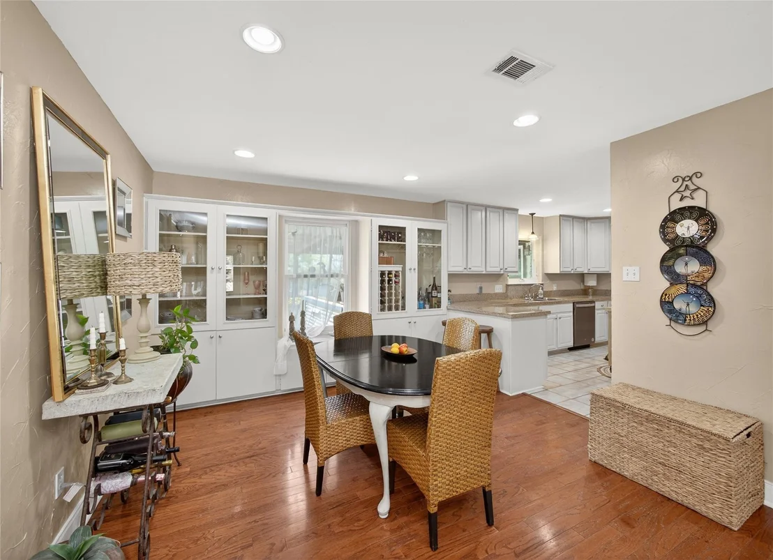 Photo of 718 Post Oak DR