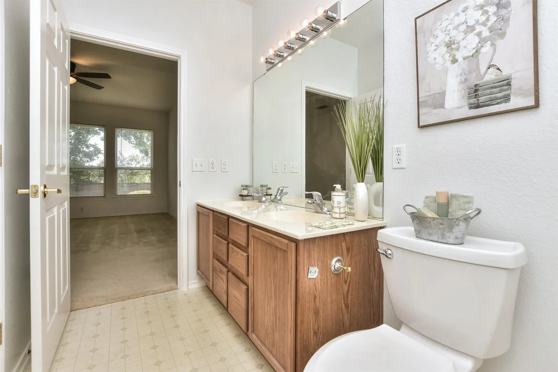 Photo of 221 Bonham LOOP