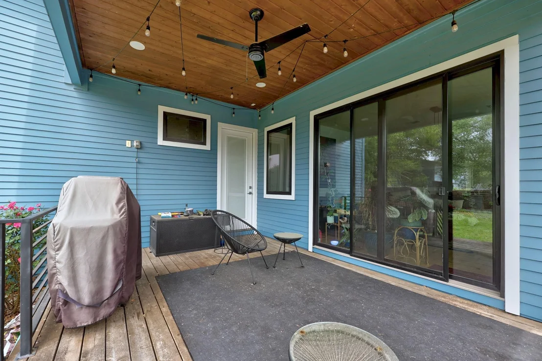 Photo of 1004 Lott Ave