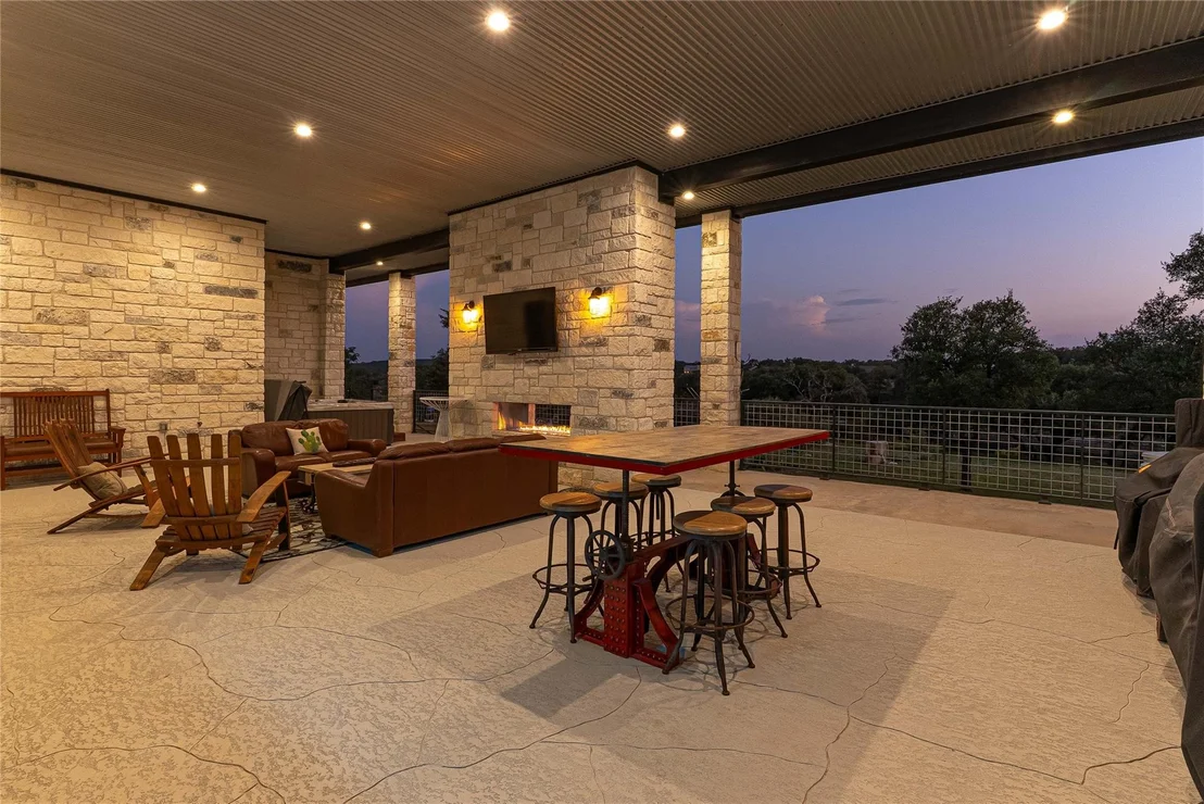 Photo of 23633 Lakeside DR