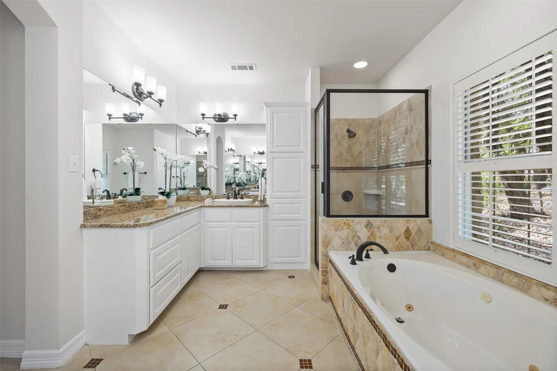 Photo of 604 N River Hills RD