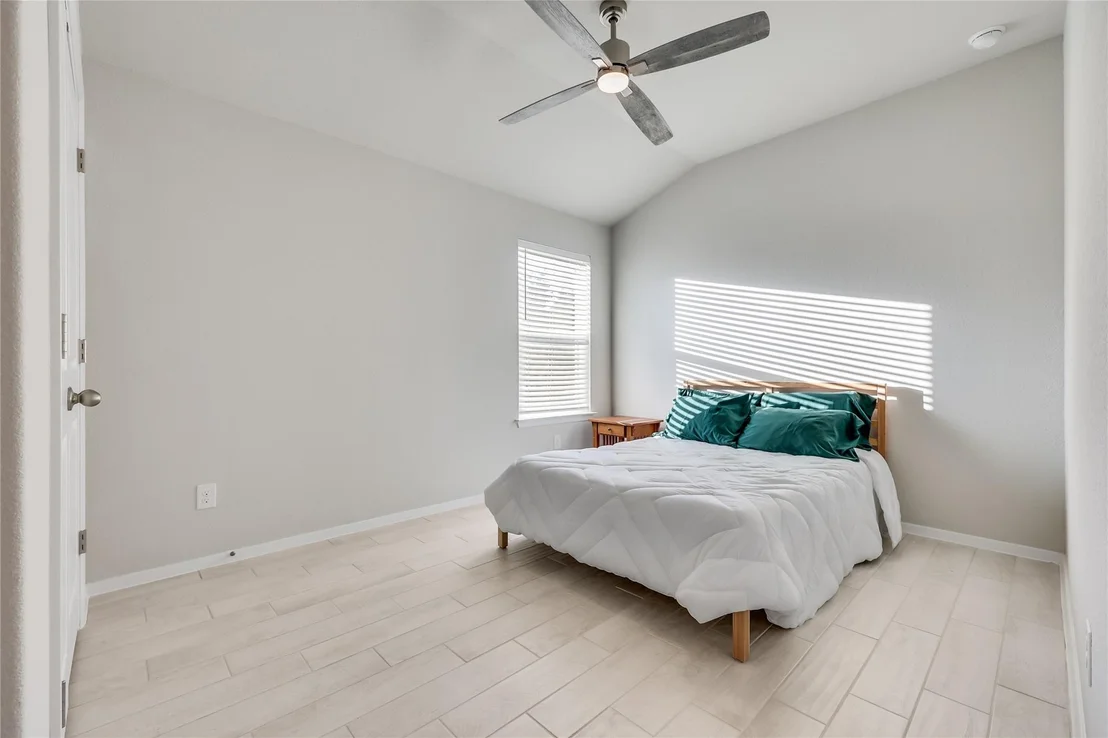 Photo of 21522 Horseshoe LOOP