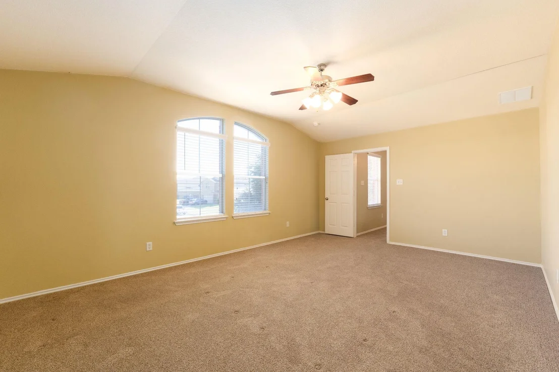 Photo of 2001 Isabelle DR