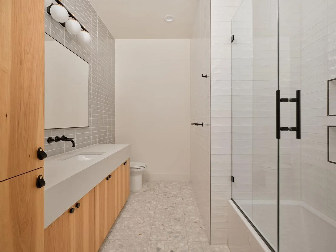 Photo of 400 Inwood RD