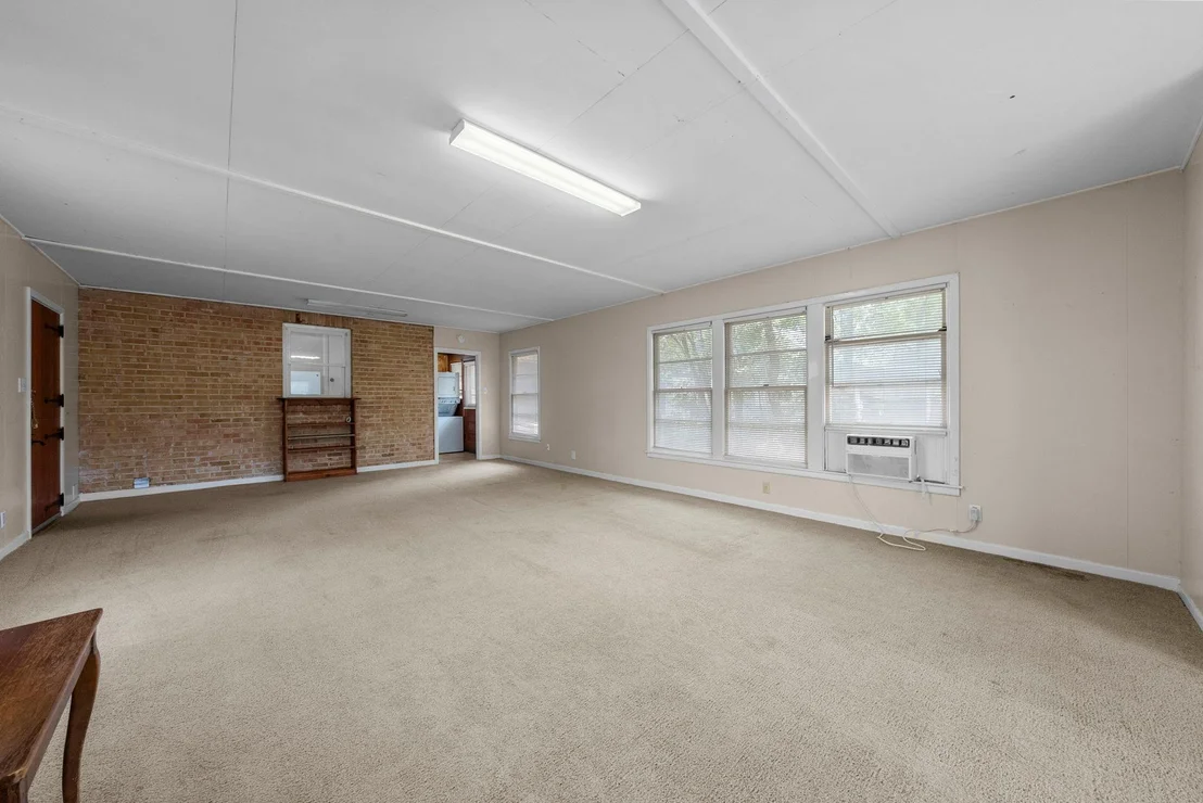 Photo of 3108 Robinson Ave