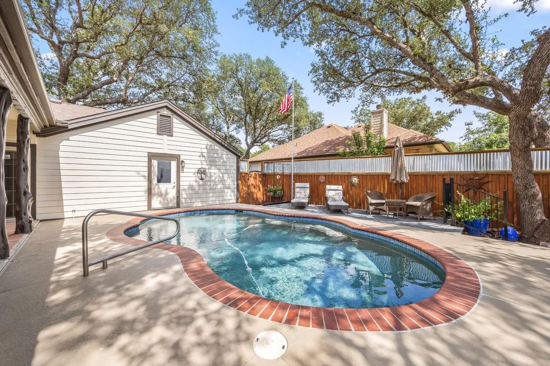 Photo of 301 Riverview DR