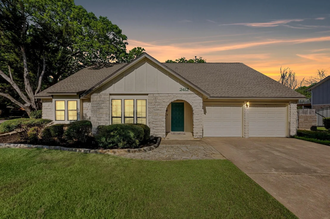 Photo of 2412 W Messick LOOP