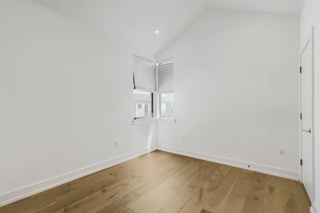 Photo of 3811 Taniguchi ST