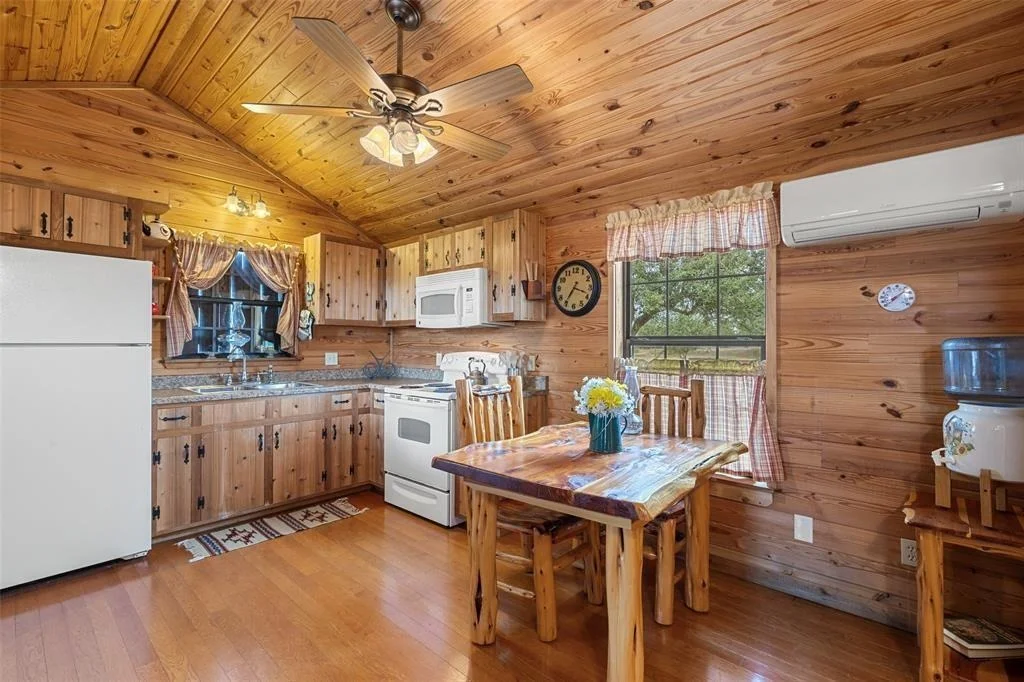 Photo of 1900 Byrd Ranch RD