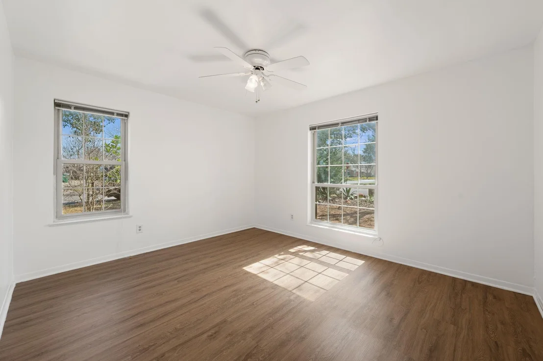 Photo of 1400 Summit CIR
