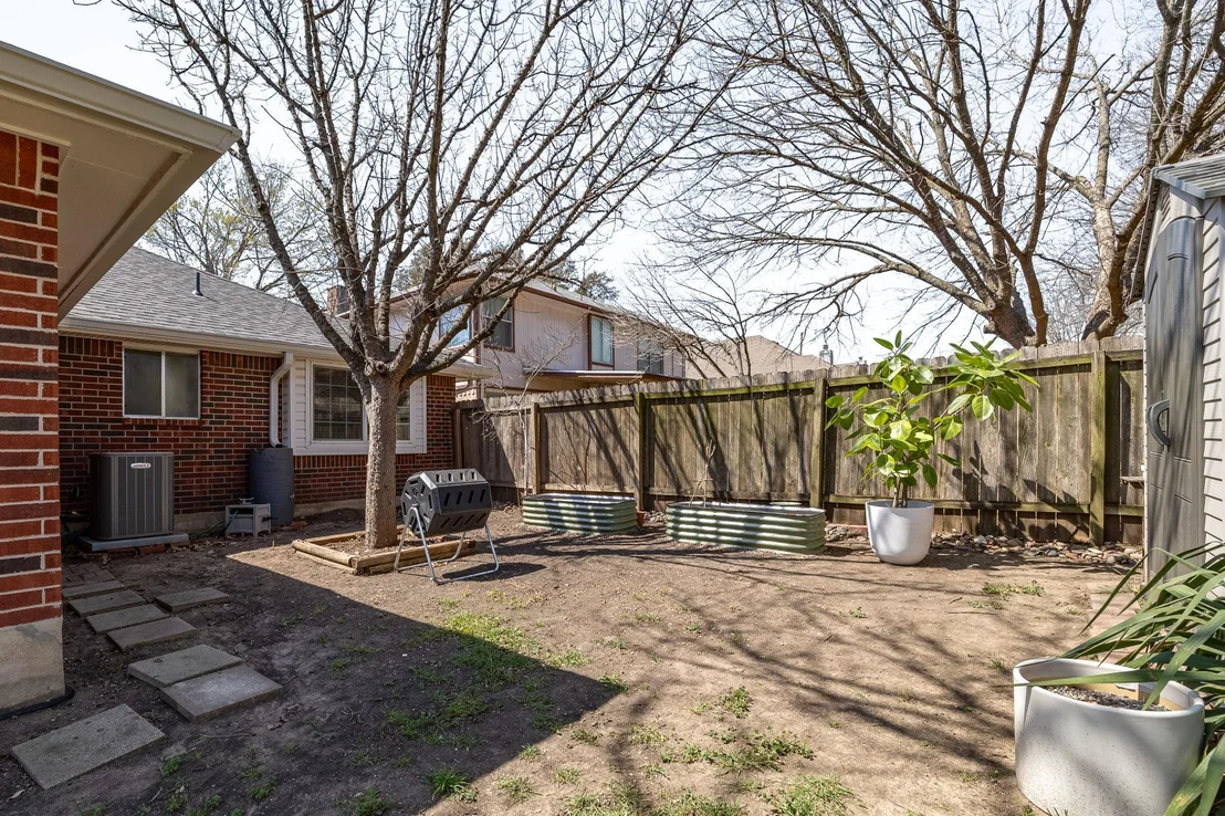 Photo of 1112 Faircrest DR