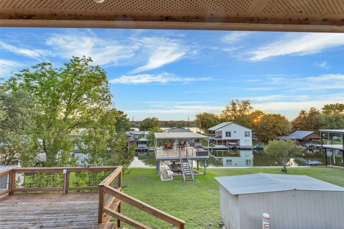 Photo of 702 Liveoak RD