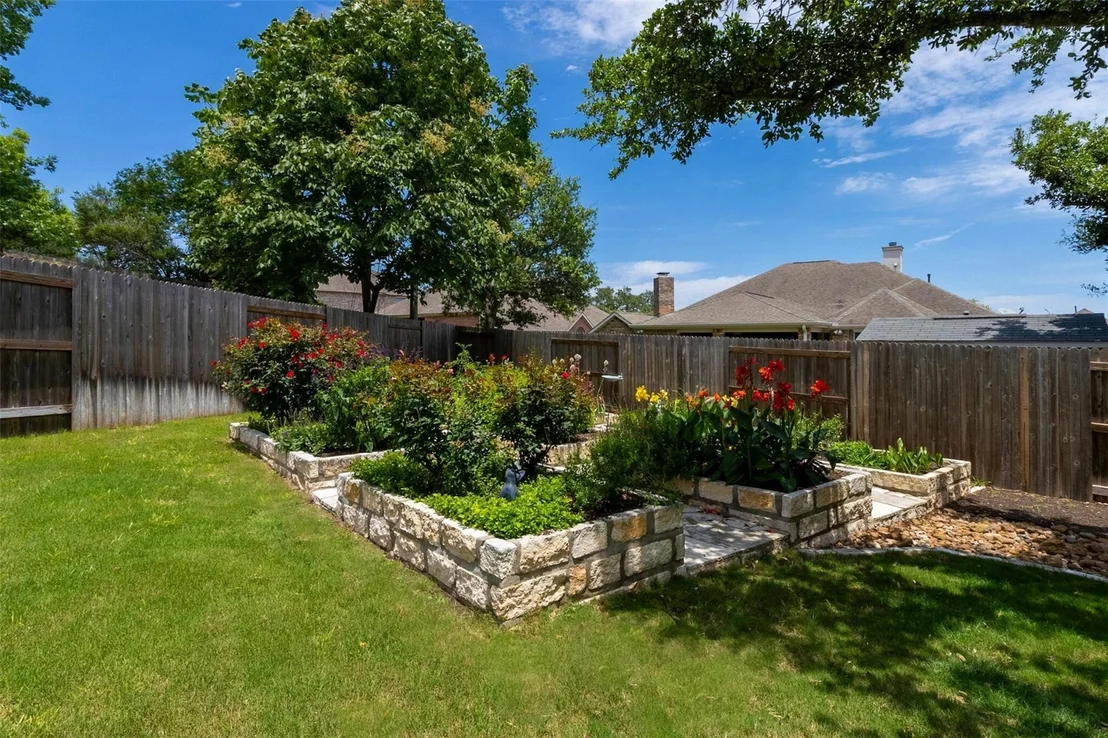 Photo of 204 Saddleback RD